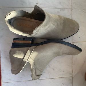 Sorel Lolla cutout boot